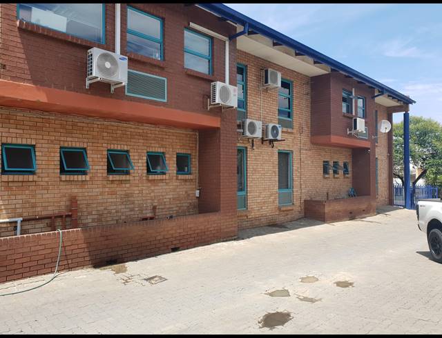1,300M² WAREHOUSE SOLD IN LINBRO PARK